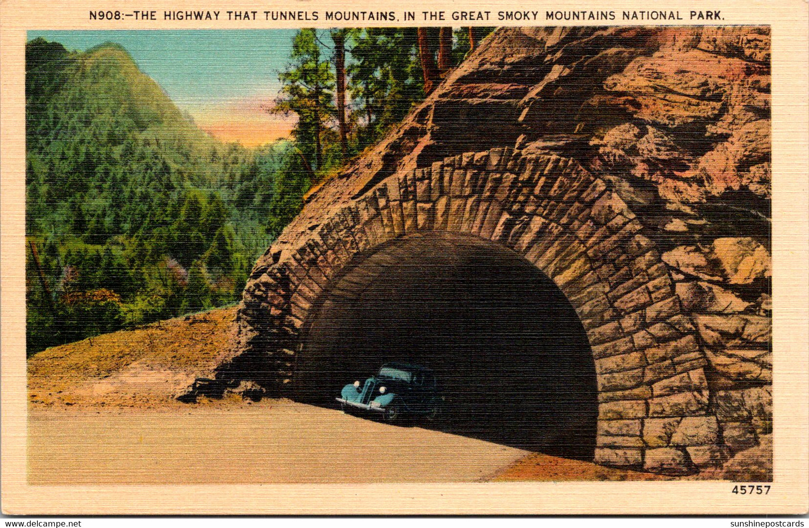 Tennessee Great Smoky Mountains Highway That Tunnels Through Mountains - Smokey Mountains