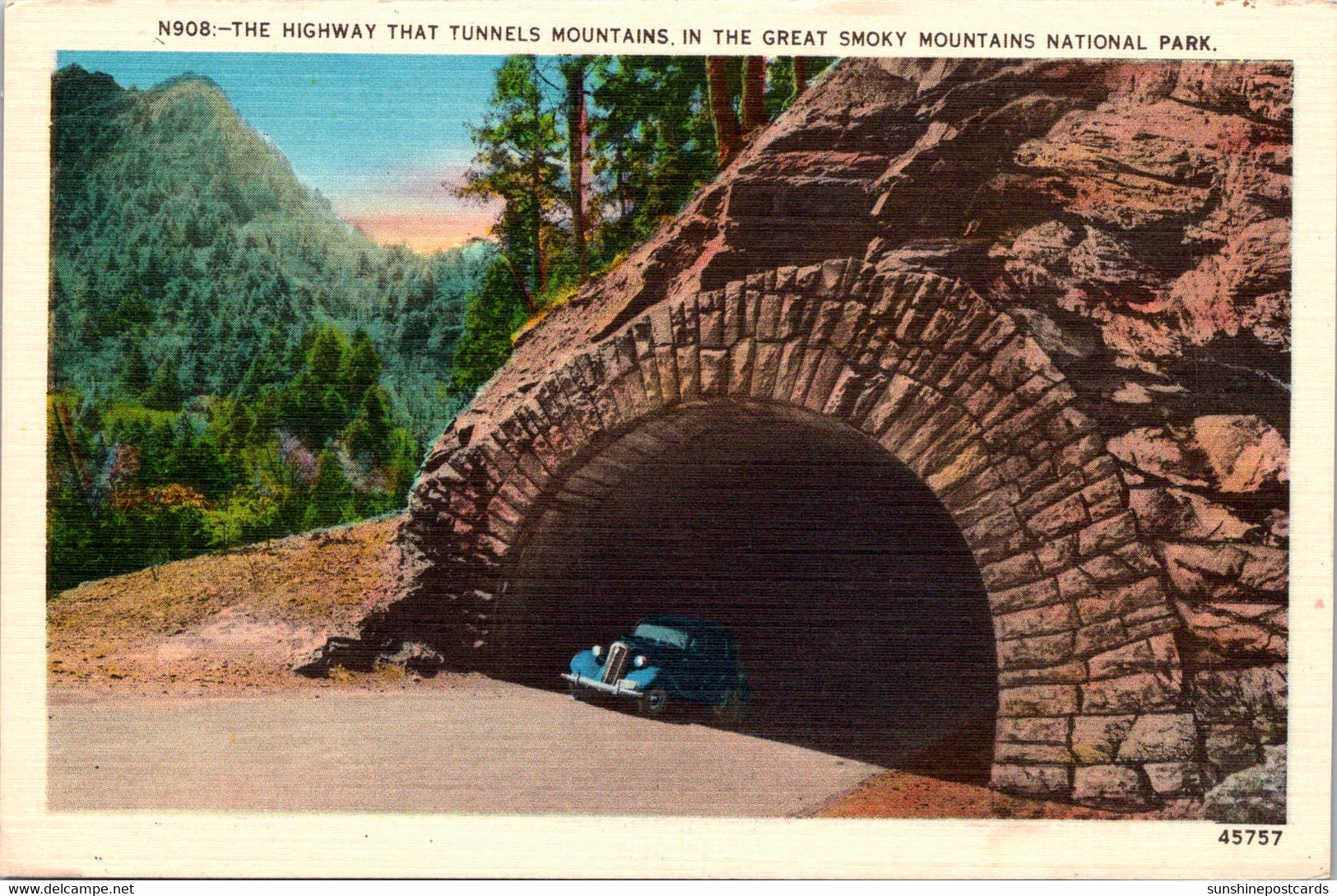 Tennessee Great Smoky Mountains The Highway That Tunnels Through Mountains - Smokey Mountains
