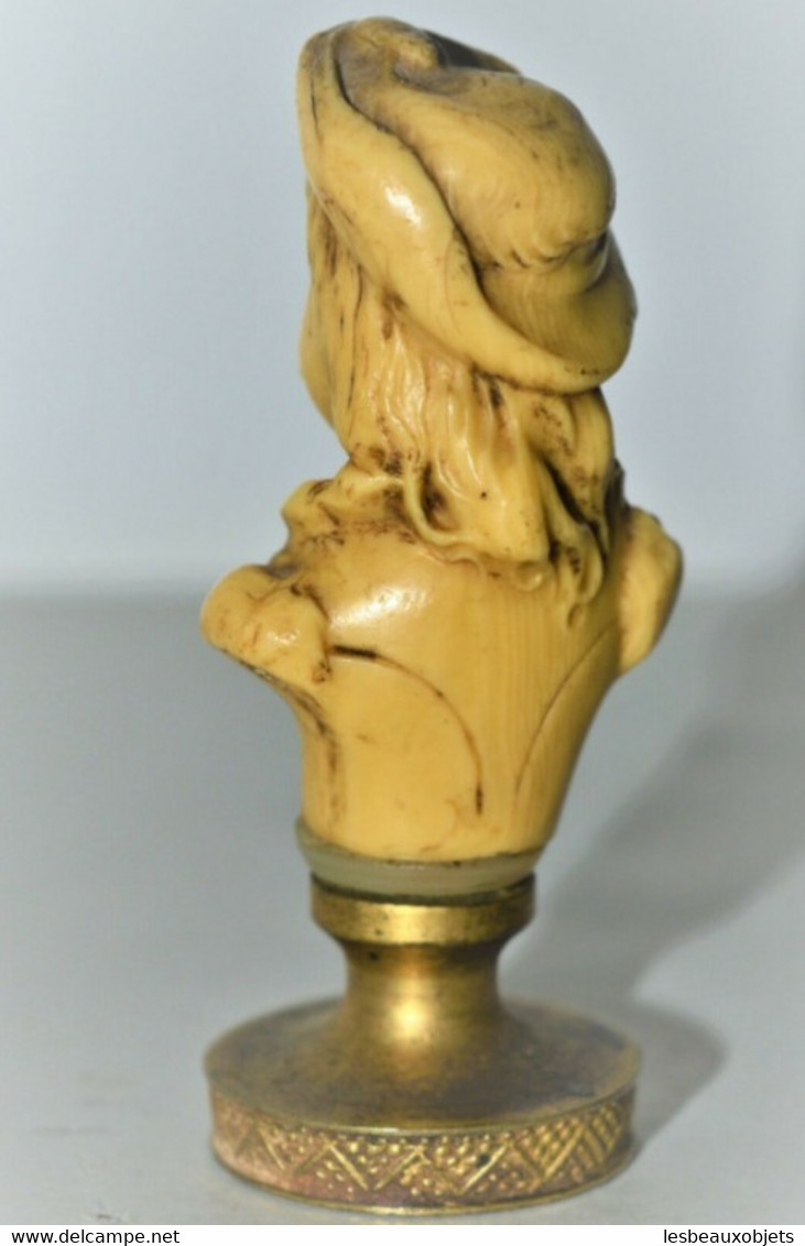 JOLI ANCIEN PETIT SCEAU CARTOUCHE VIERGE BRONZE et IVOIRE VEGETAL début XXe déco collection bel objet de vitrine