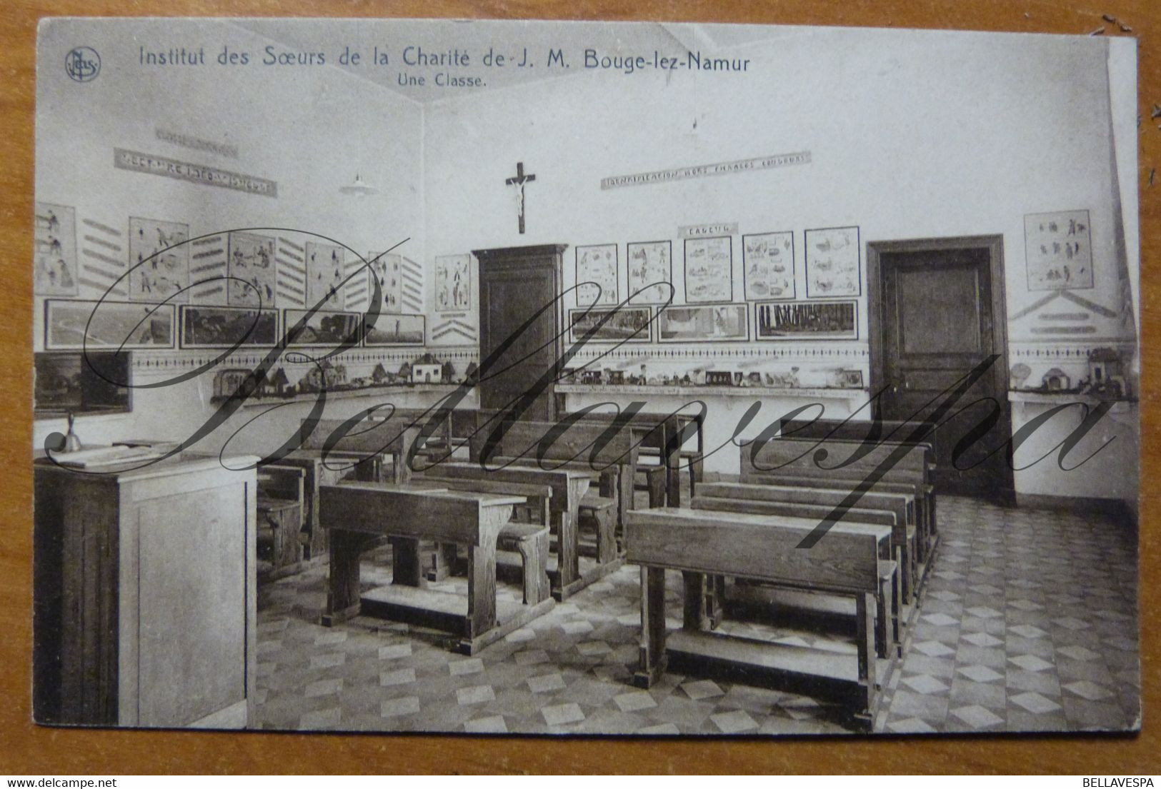 Bouge. Institut Soeurs Charité . Une Classe. - Namur