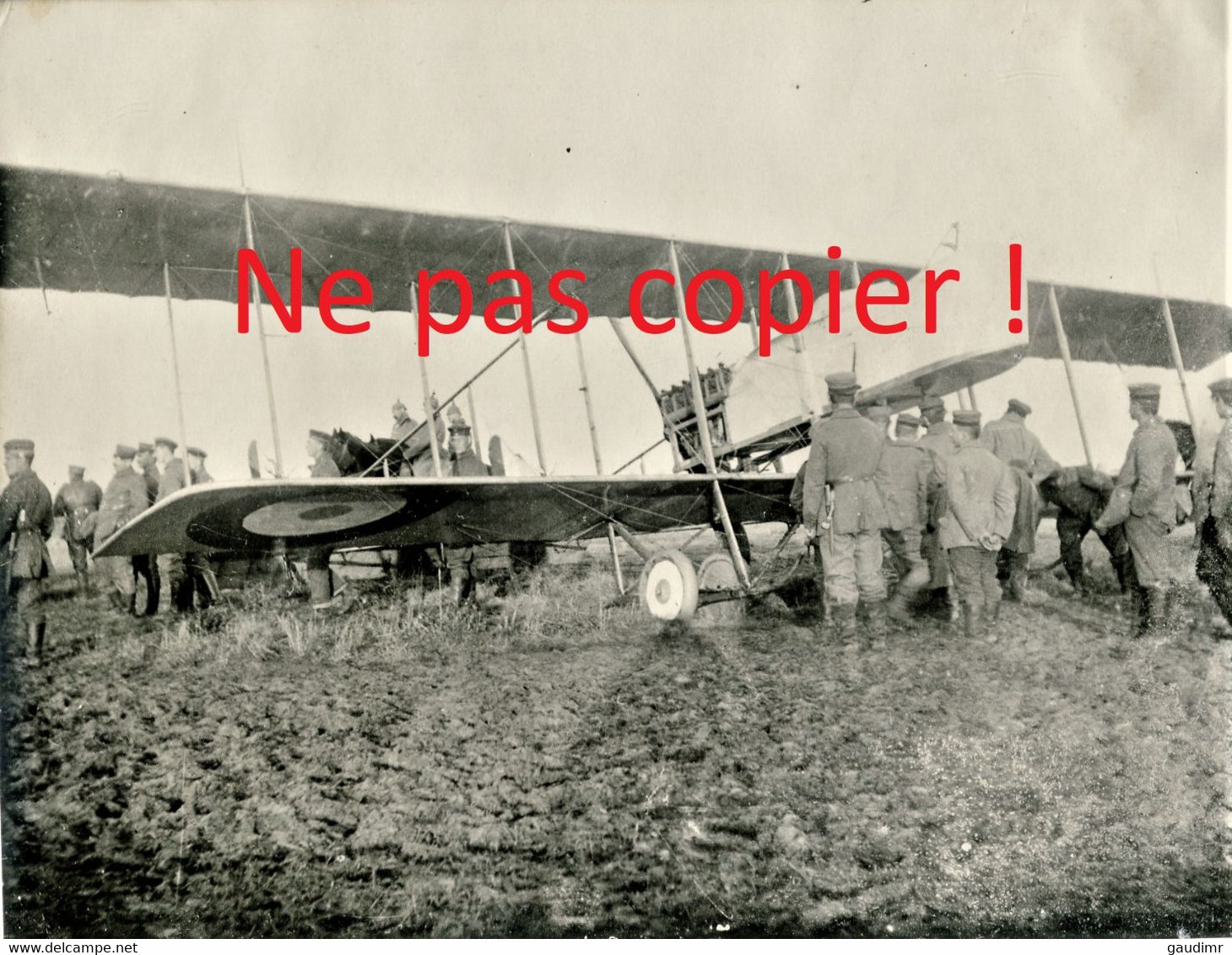 PHOTO ALLEMANDE - AVION BIPLAN FRANCAIS CAPTURE A HENIN LIETARD PRES DE LENS - PAS DE CALAIS - GUERRE 1914 1918 - 1914-18