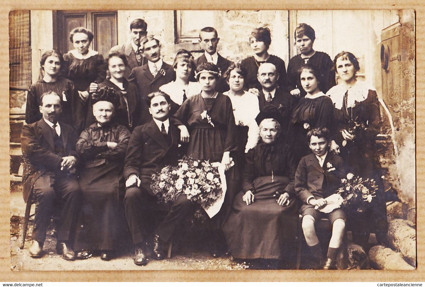 Ph053 ⭐ Ethnic France Carte-Photo 1910s Photographie De Famille Jeune Fille Bouquet De Fleurs - Fotografie