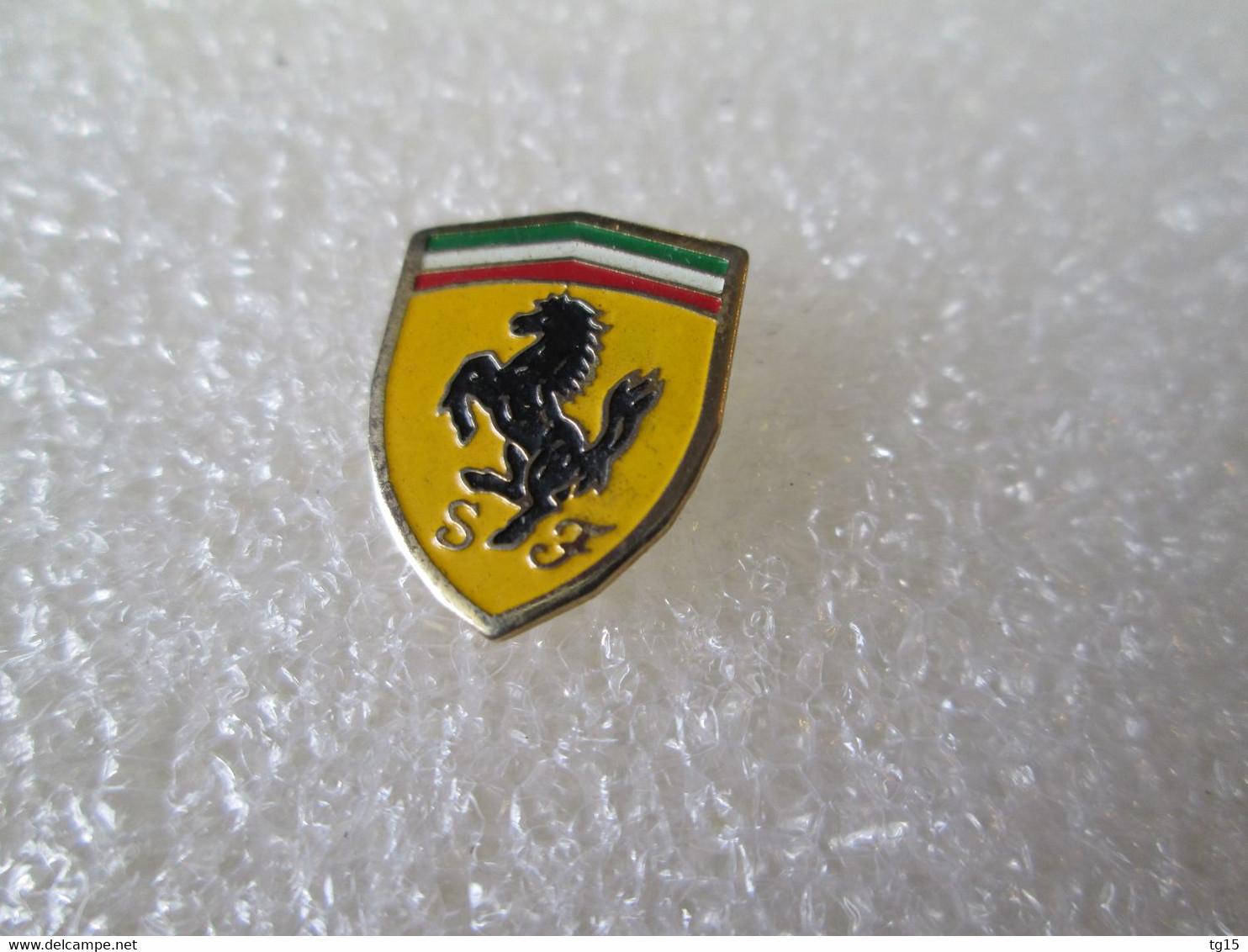 PIN'S    LOGO   FERRARI - Ferrari