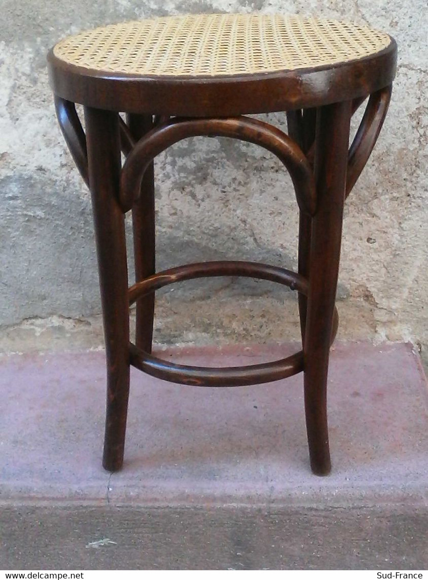 Tabouret A Assise Cannée Et Bois Courbé - Autres & Non Classés