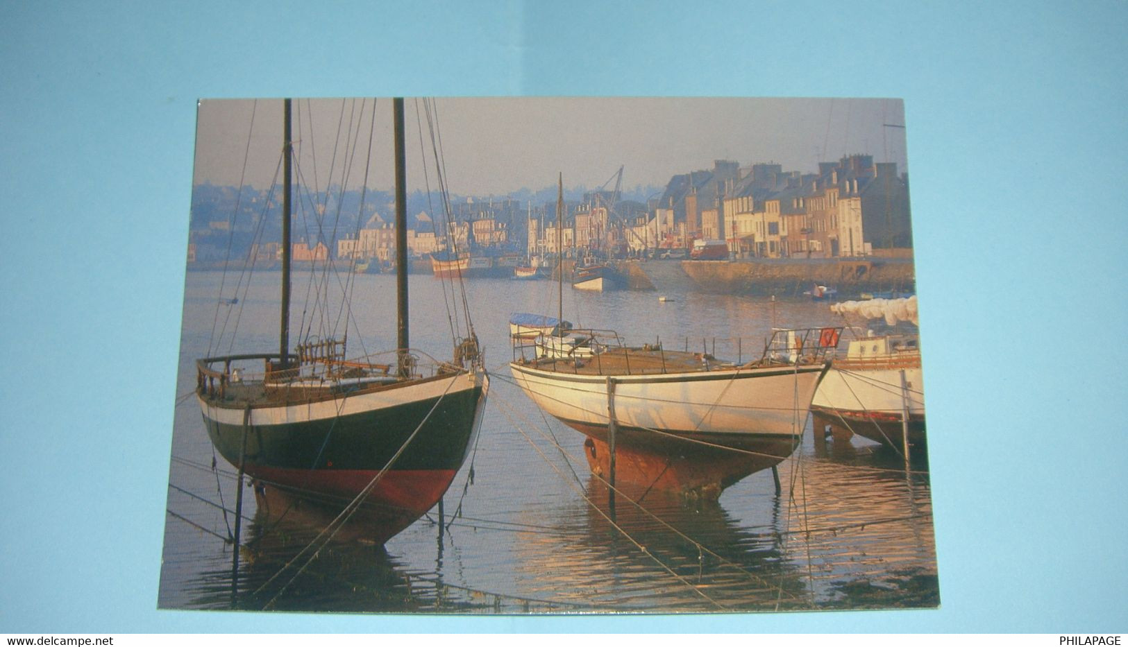 Carte Postale : Finistère, Camaret, Le Fond Du Port Et Les Quais - Camaret-sur-Mer