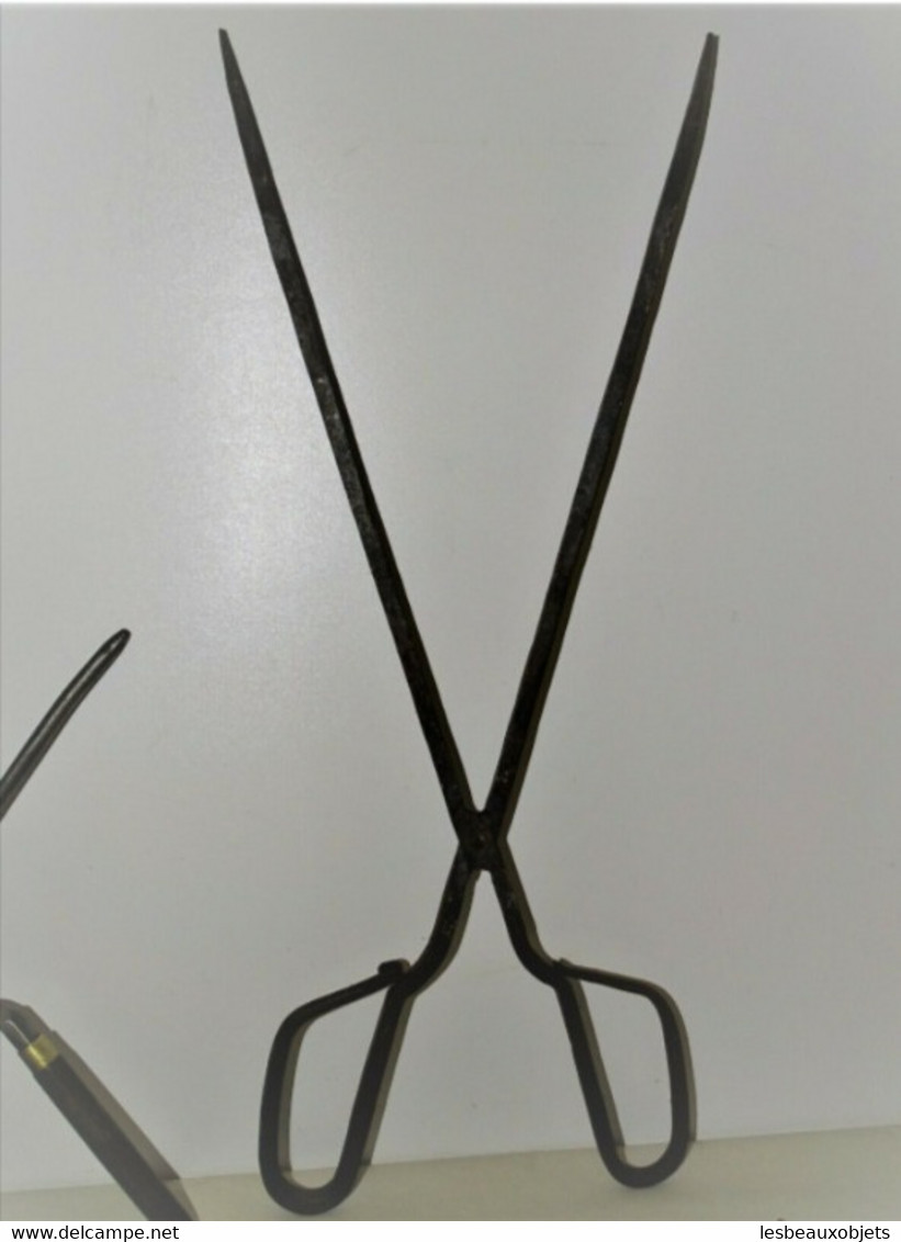 5 FERS A COLS ANCIENS COUTURIERE BLANCHISSEUSE ou AUTRE FER Forgé Bois Fin XIXe collection outils anciens déco vitrine