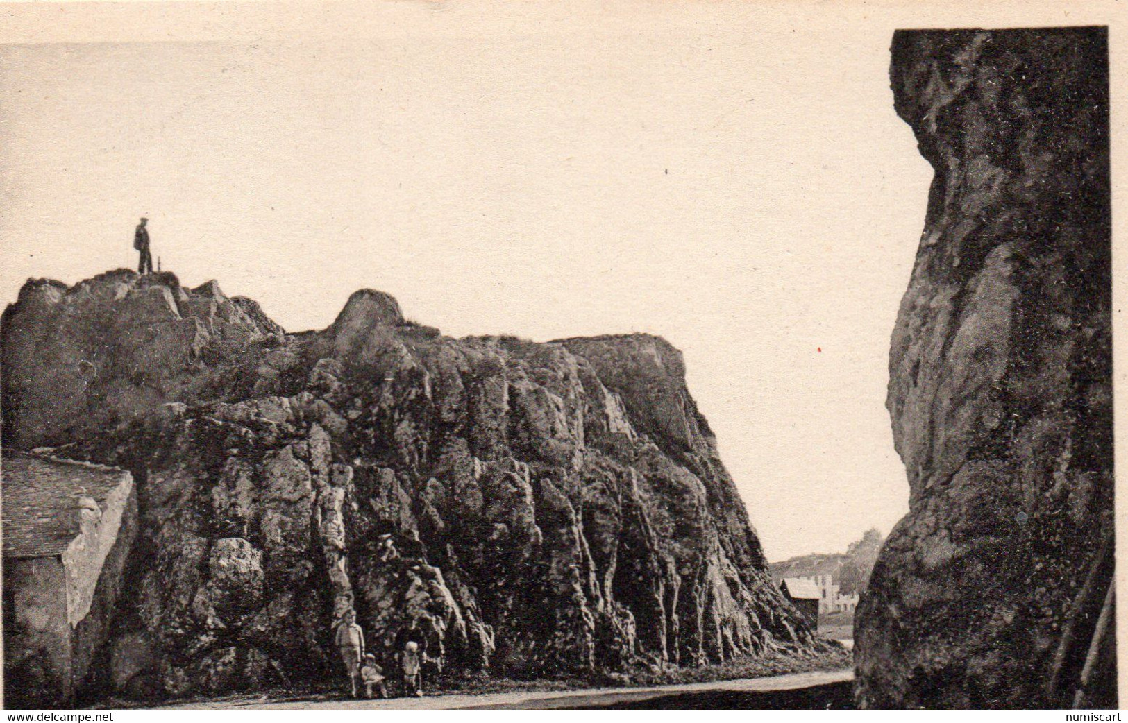 La Roche-Bernard Animée Les Rochers Du Port - La Roche-Bernard