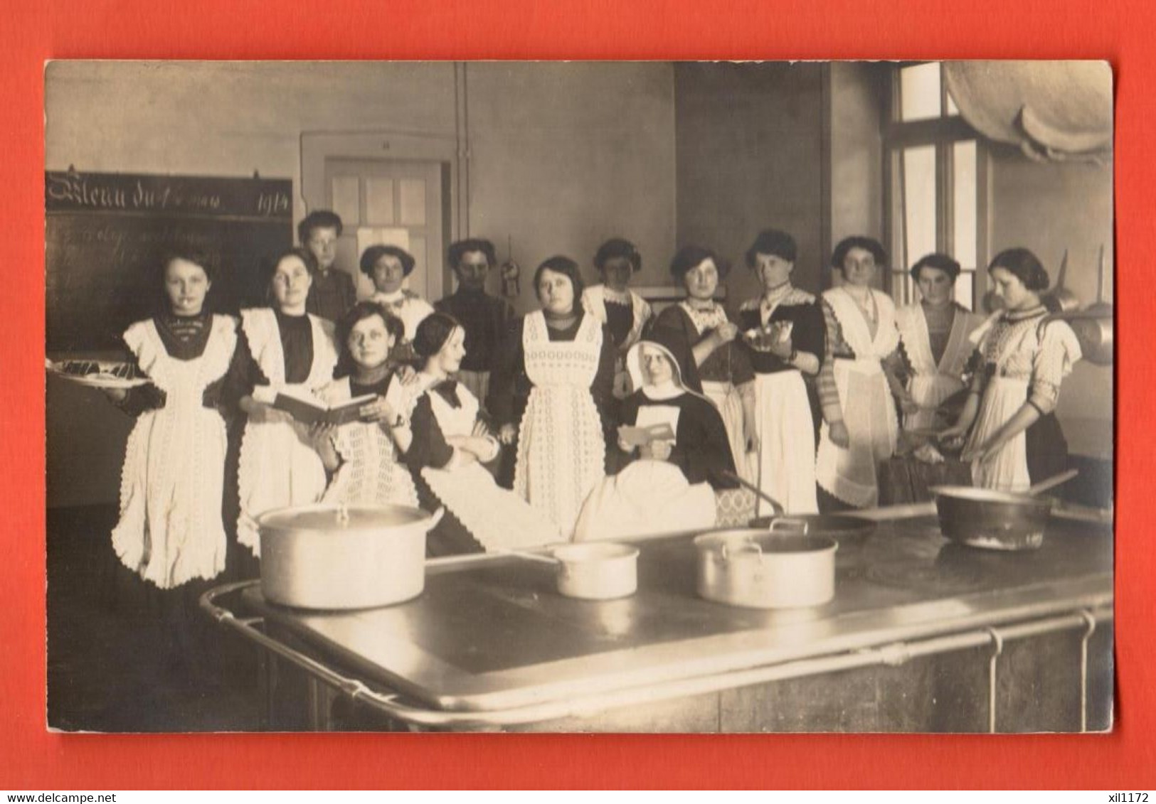 FBA-06 Carte-photo Les Breuleux Et Jura Selon Origine Du Lot, Jeunes Femmes Dans Une Cuisine,Ecole, Couvent, Non Circulé - Les Breuleux