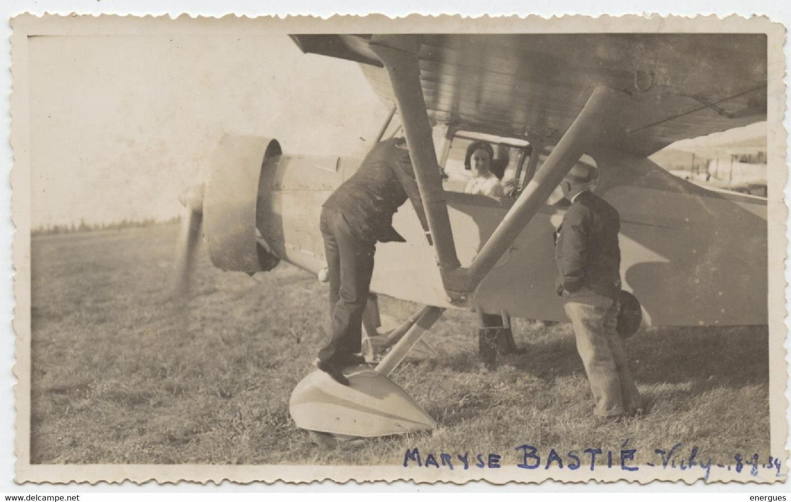 Maryse Bastié, Aviatrice, Photo, Klem L 25 ?, Vichy 1934, Née à Limoges, Décédée à Bron, Dimensions  11 X 6,5 - Aviation