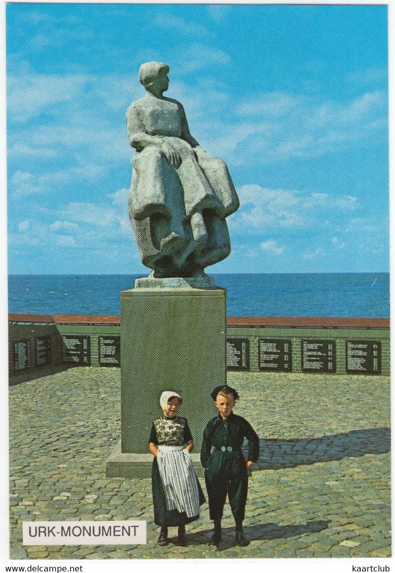 Urk - Monument (beeldhouwer G V.d. Leeden) - 'Vissers Van Urk' - (Nederland / Holland) - URK 30 - Klederdracht - Urk