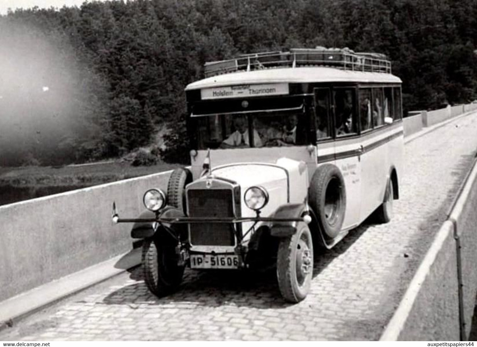 Photo Originale Autocar à Identifier De La Ligne " Holstein-Thüringen " & Ses Valises Au Passage D'un Pont Vers 1930/40 - Automobile