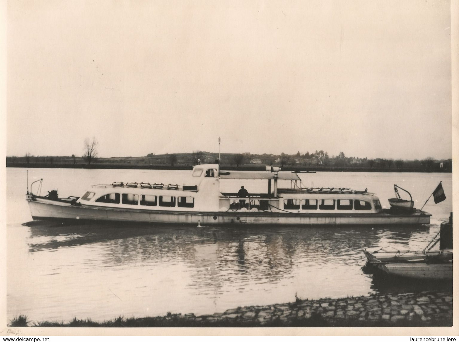 44  NANTES VEDETTE  A B 3  AUTOS BATEAUX BASSE  LOIRE CHANTIERS DUBIGEON  200 PASSAGERS   MOTEUR  RENAULT 220 CV - Boats