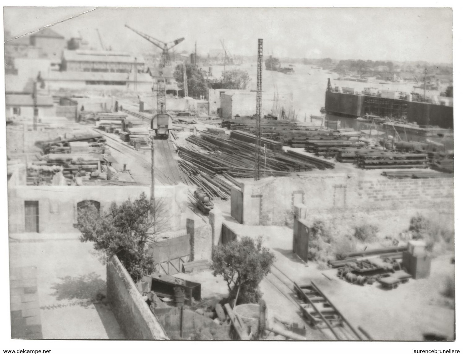 44  NANTES  CHANTENAY  VUE   DU  CHANTIER  DES  ATELIERS  DE  LA  LOIRE  A  CHANTENAY - Boats