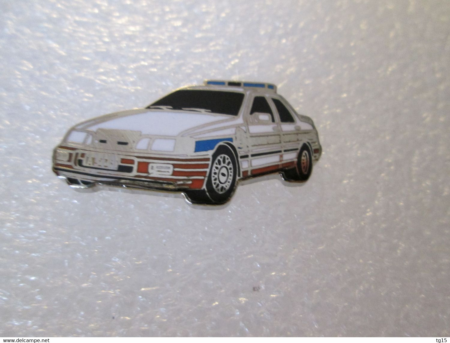 PIN'S    FORD SIERRA COSWORTH  4X4 GENDARMERIE LUXEMBOURG  Email Grand Feu  DEHA - Ford