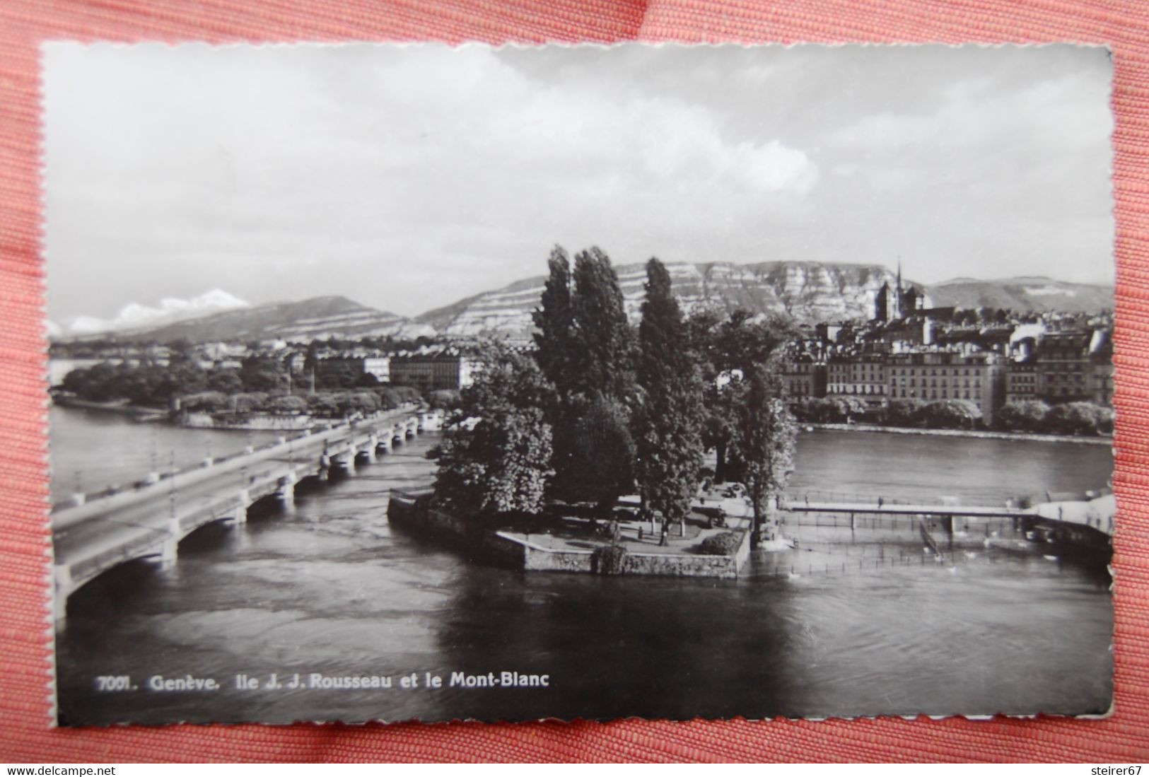 2 AK Genève. Vue Gènèrale / Ile J.J.Rousseau Et Le Mont-Blanc - Genève