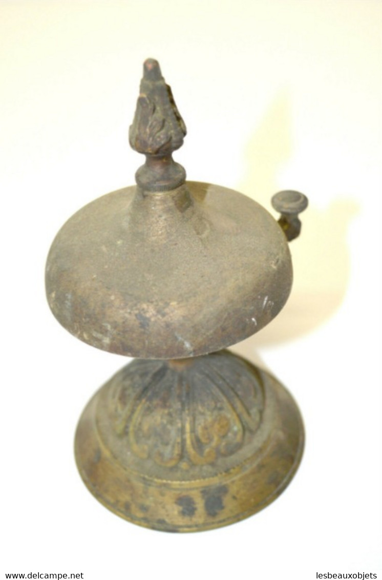 BELLE ANCIENNE SONNETTE De COMPTOIR De TABLE Bronze Vitrine Réf 17041611 -120 - Bells