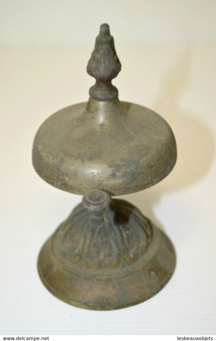 BELLE ANCIENNE SONNETTE De COMPTOIR De TABLE Bronze Vitrine Réf 17041611 -120 - Campanas