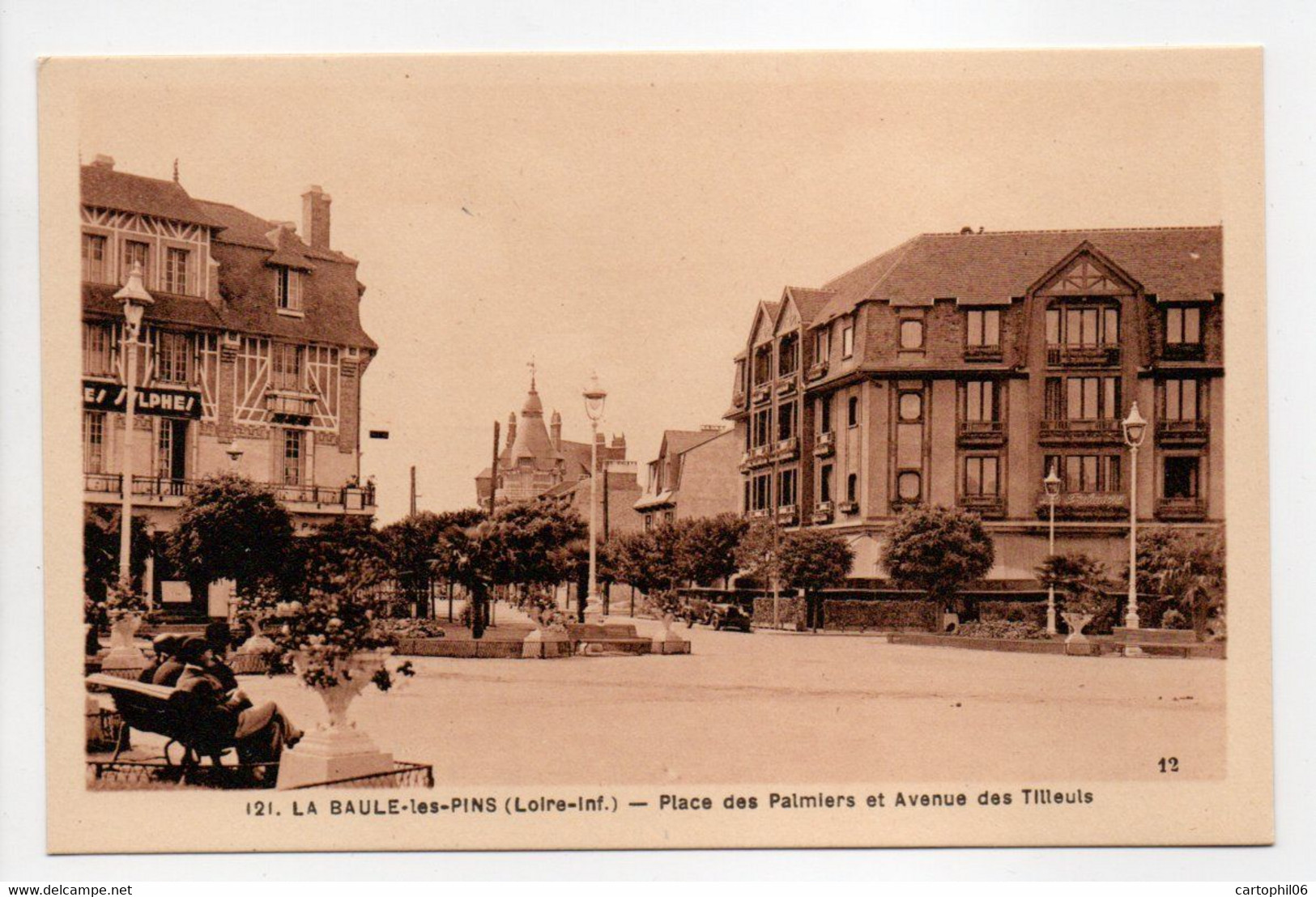- CPA LA BAULE-LES-PINS (44) - Place Des Palmiers Et Avenue Des Tilleuls - Edition Chapeau 121 - - La Baule-Escoublac