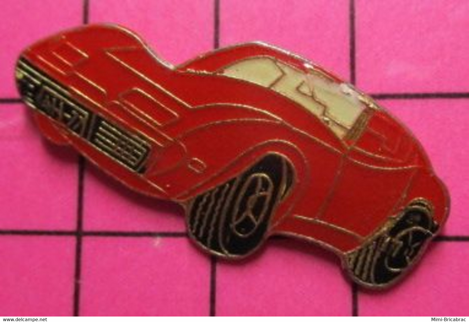 1217 Pin's Pins / Beau Et Rare / THEME : AUTOMOBILES / CHEVROLET CORVETTE ROUGE - Corvette