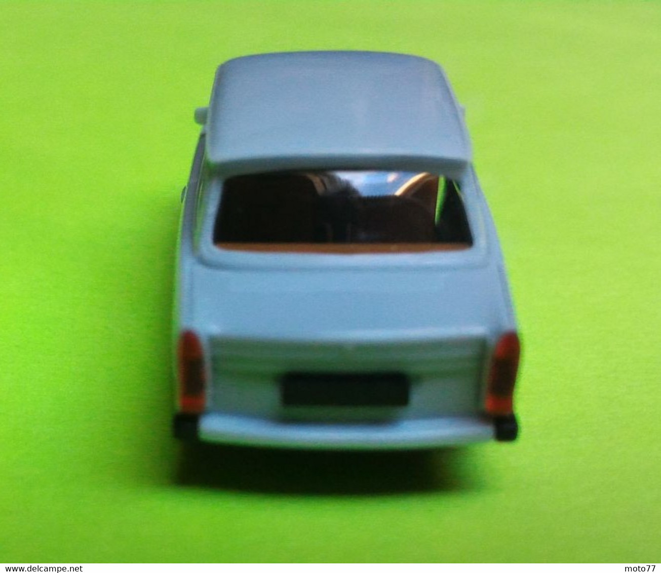 AUTOMOBILE MINIATURE 1:87 - TRABANT 601 - Bleu Pâle - HERPA - Sans Boite - Vitrée - Comme  Neuf - 2014 - Scala 1:87