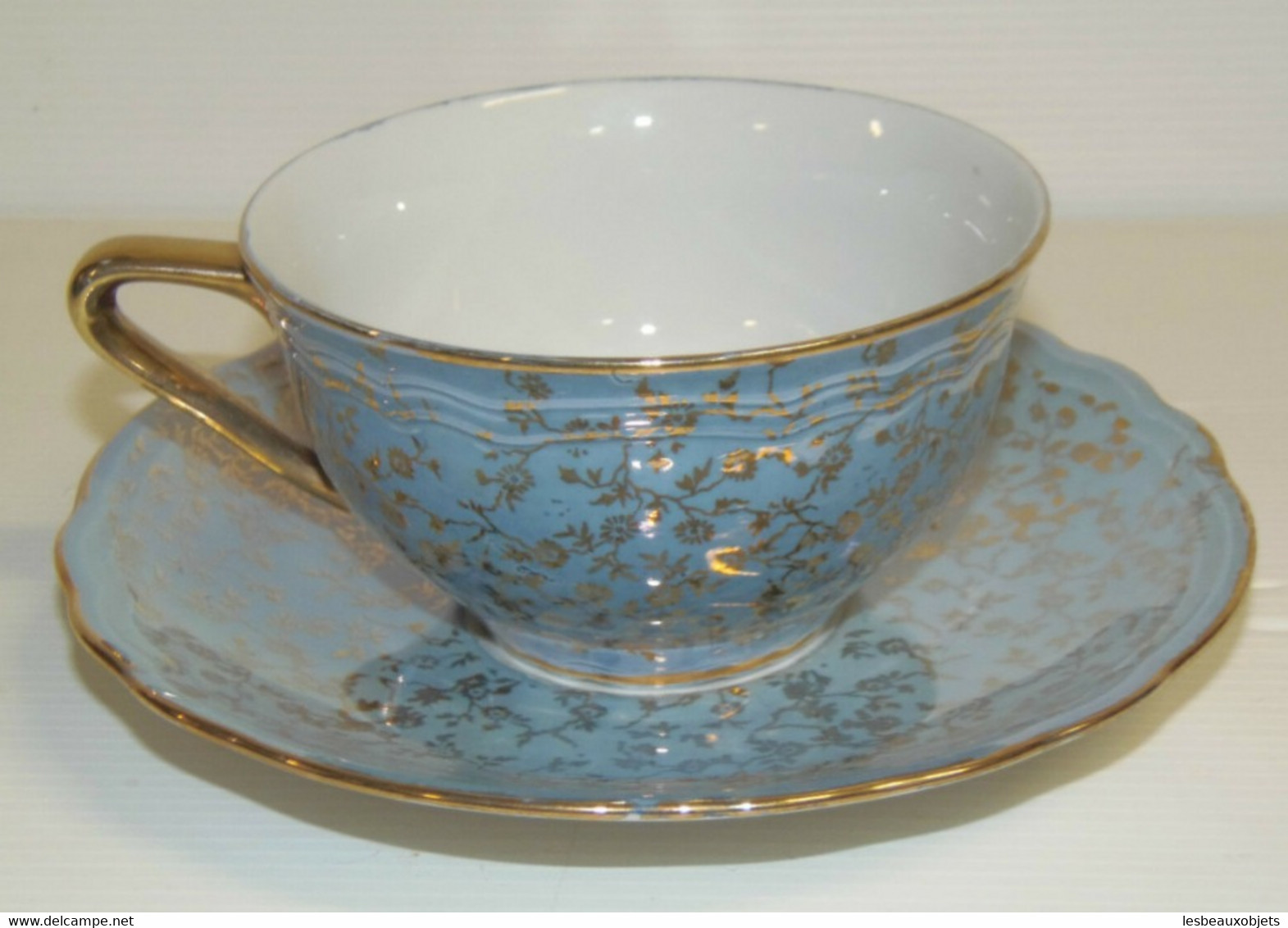 JOLIE TASSE Et SOUCOUPE En PORCELAINE ITALIENNE Scènes Romantiques Fleurs Dorées Collection Déco Vitrine - Zonder Classificatie