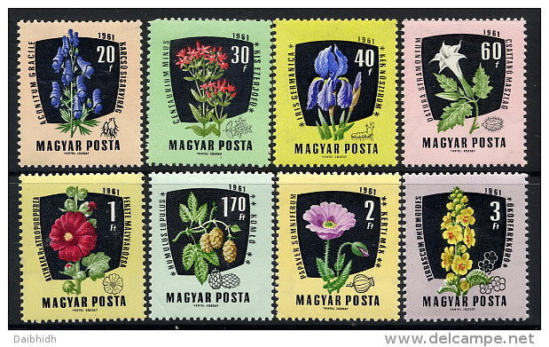 HUNGARY 1961 Medicinal Plants Set Of 8 MNH / **.  Michel 1776-82 - Unused Stamps