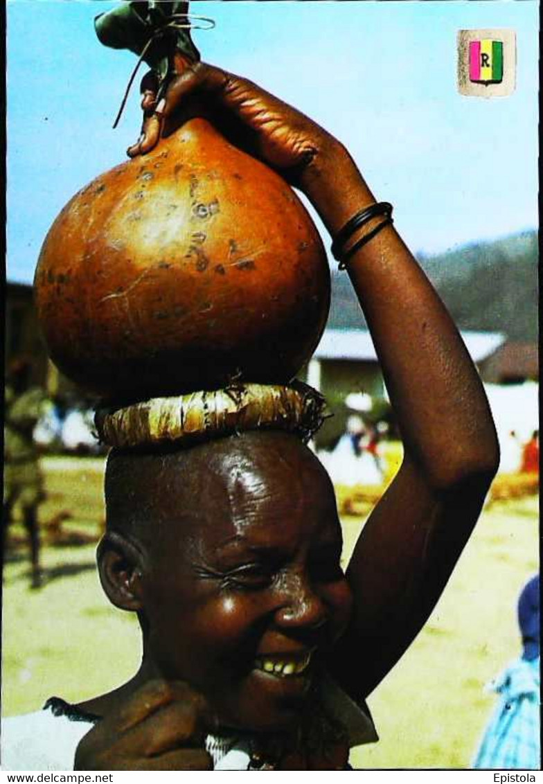 ►  CPSM   Rwanda    Femme Avec Calebasse De Bière - Rwanda