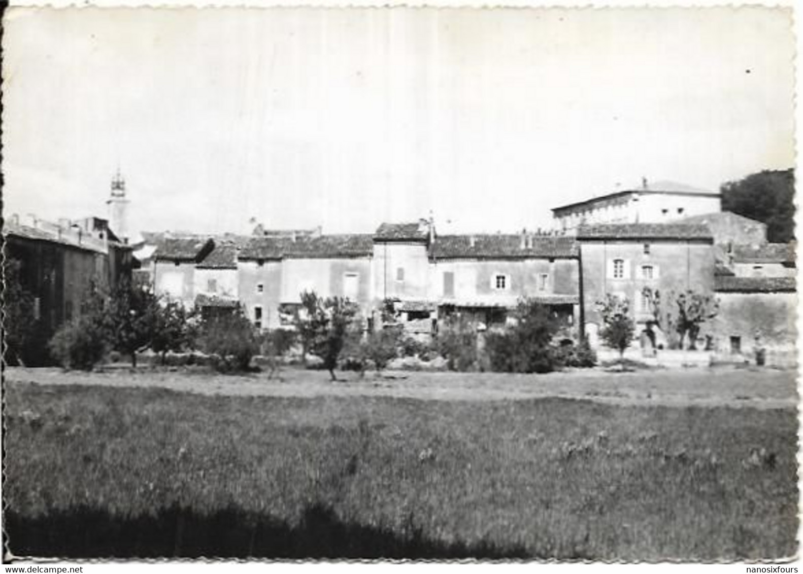 D 83.  BESSE SUR ISSOLE. VUE PARTIELLE - Besse-sur-Issole