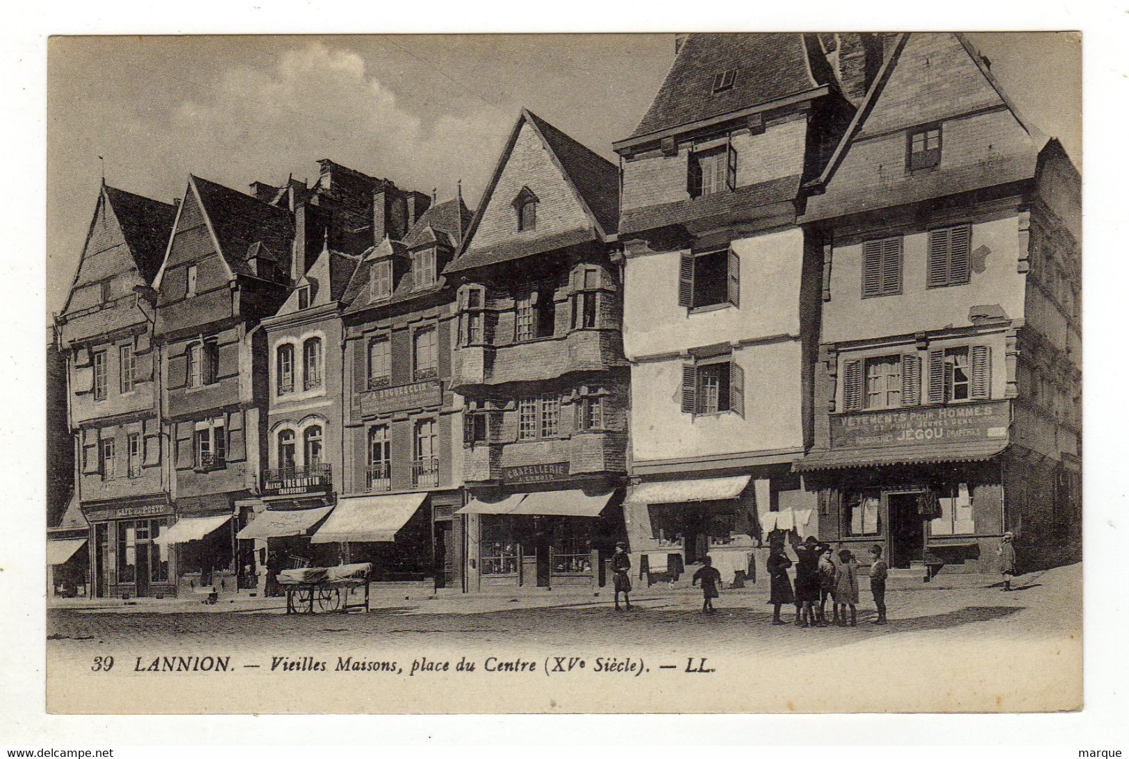 Cpa N° 39 LANNION Vieilles Maisons Place Du Centre - Lannion