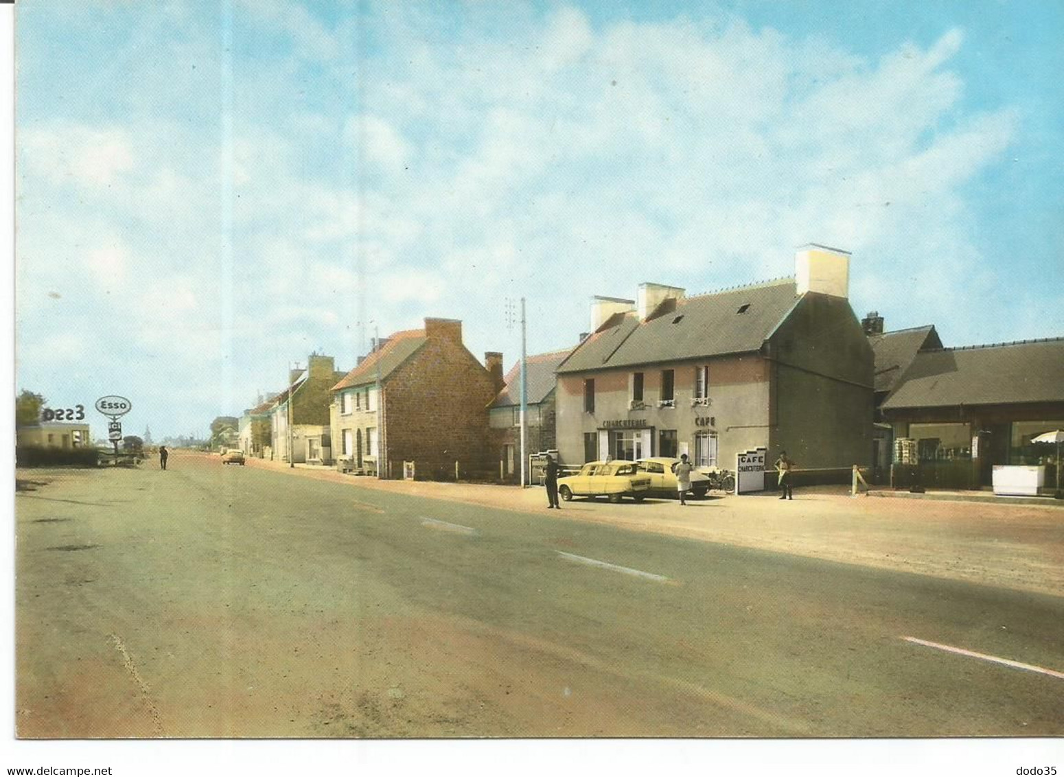 SAINT BENOIT DES ONDES. CPM. Route De Saint Malo. Station Esso. Pompe à Essence. Citroen Ami 6 DS - Sonstige & Ohne Zuordnung