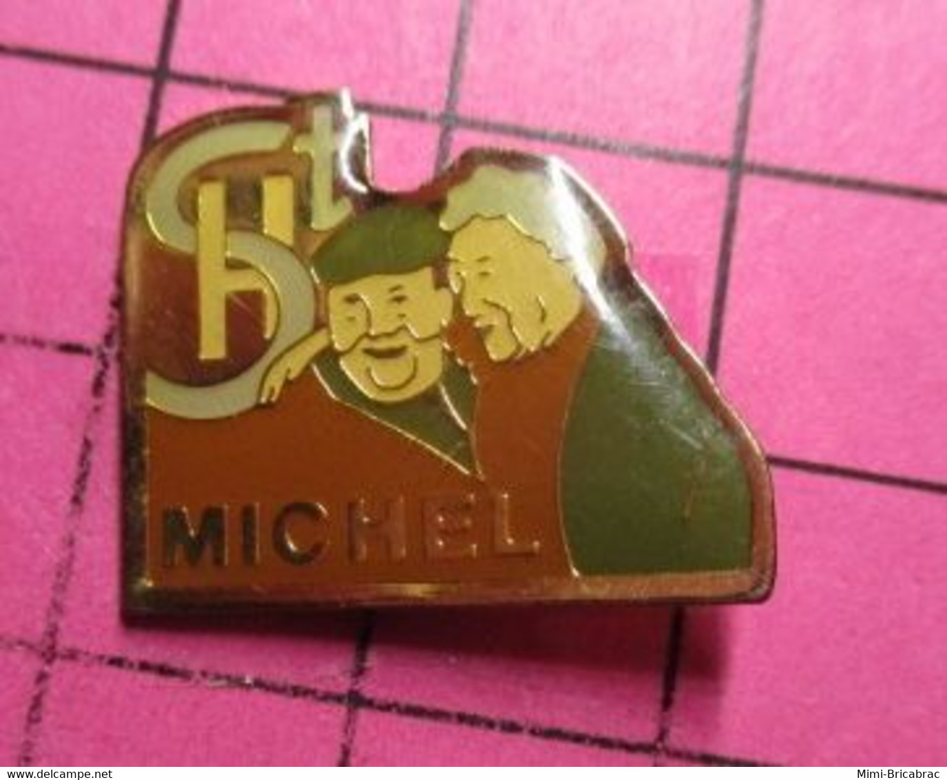 1215b Pin's Pins / Beau Et Rare / THEME : MEDICAL / HOPITAL ST MICHEL COUPLE DE VIEUX - Médical