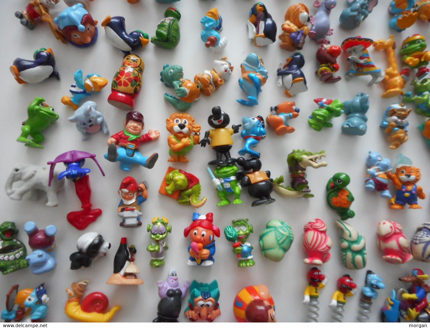 KINDER, GROS LOT FIGURINES ANCIENNES, 1,5 KG, SERIES VINTAGE 8 SCANS - Lots