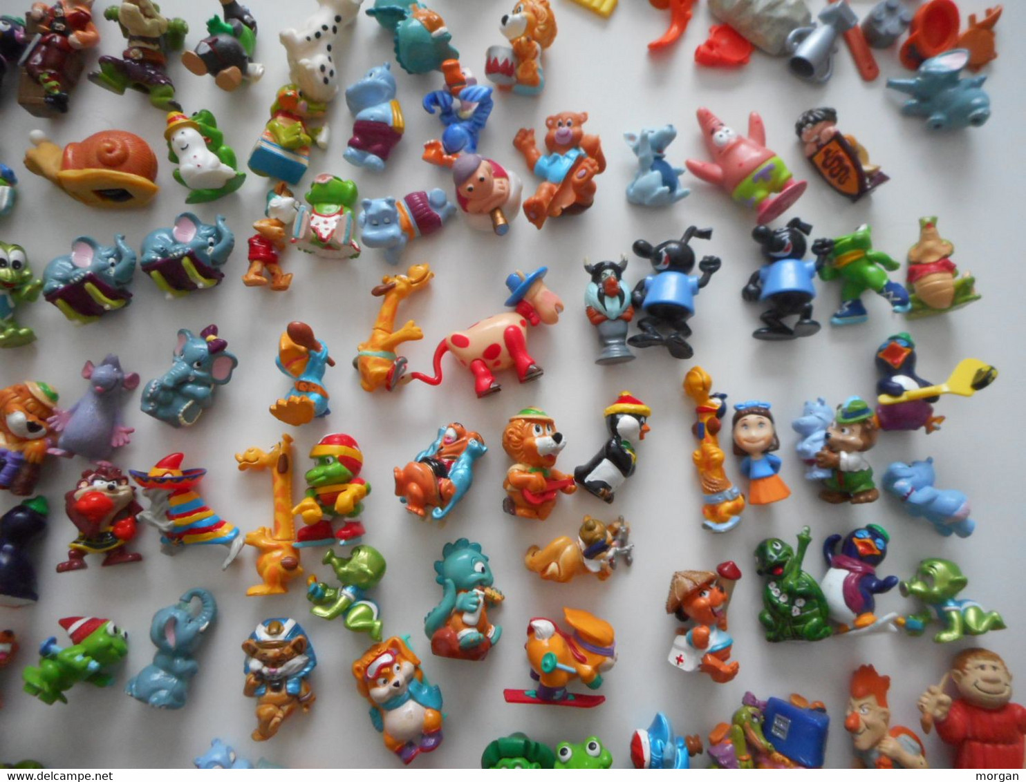 KINDER, GROS LOT FIGURINES ANCIENNES, 1,5 KG, SERIES VINTAGE 8 SCANS