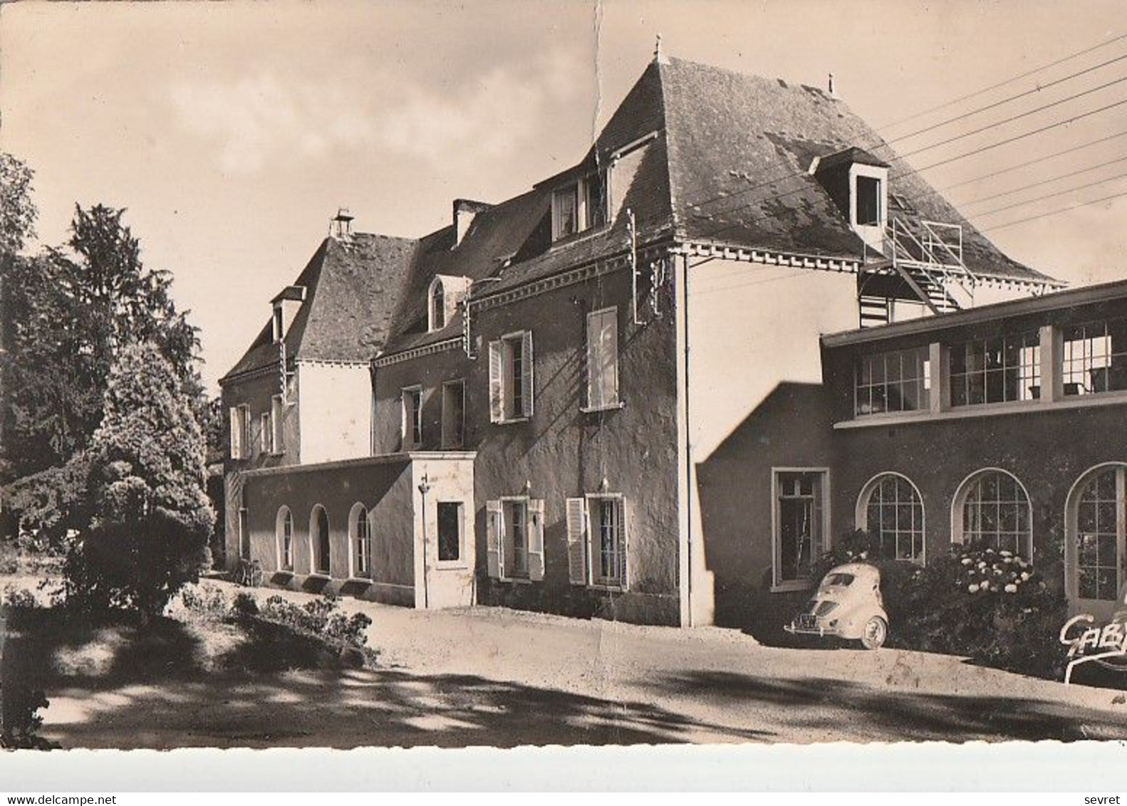 CHATEAUBRIANT. - Les Fougerays - Le Château. Plan De 4CV Et Traction .  CPSM 9x14 - Châteaubriant