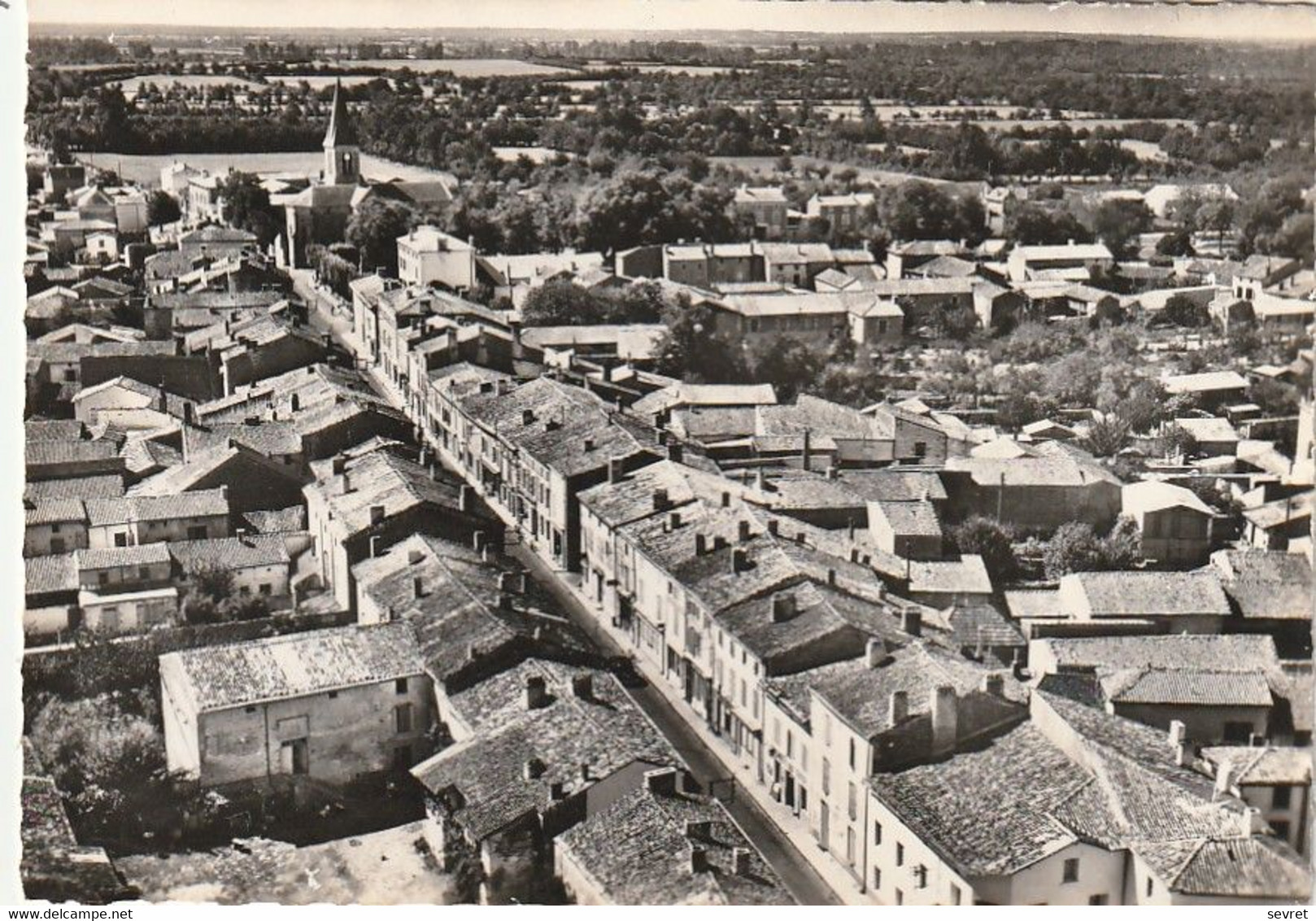 EN AVION AU DESSUS DE BRIOUX SUR BOUTONNE. - Route De Poitiers - Brioux Sur Boutonne