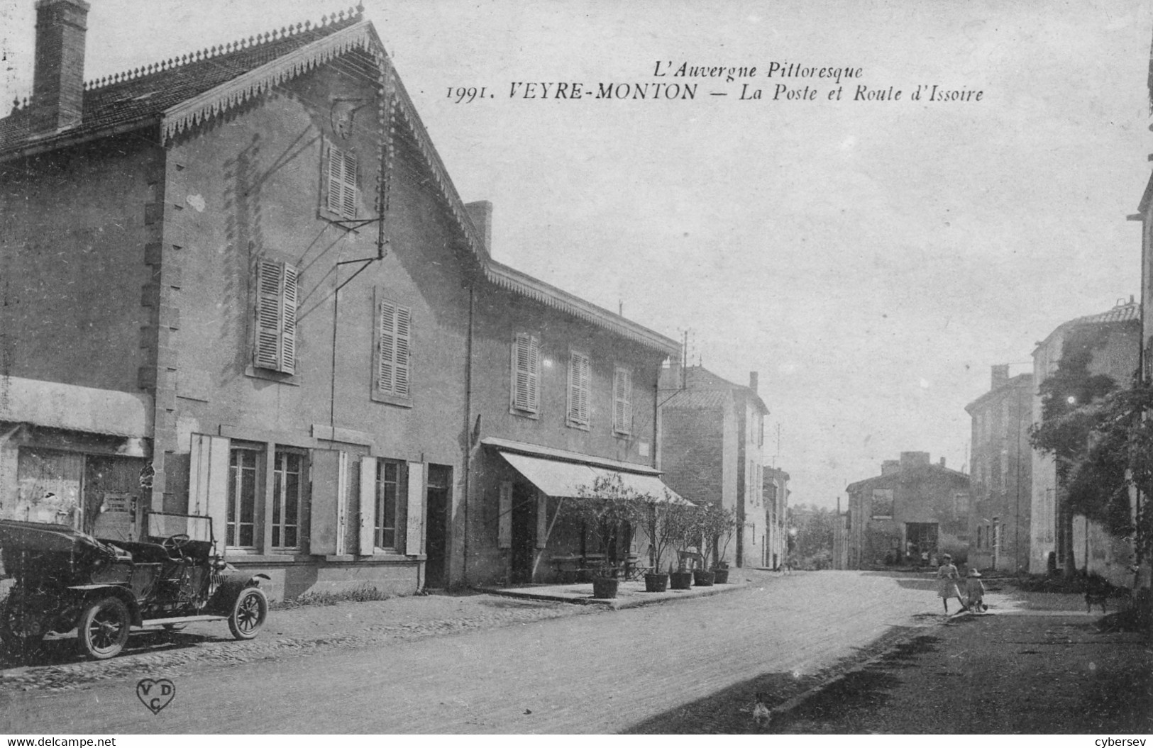 VEYRE-MONTON - La Poste Et Route D'Issoire - Voiture Décapotable - Café-Restaurant - Animé - Veyre Monton