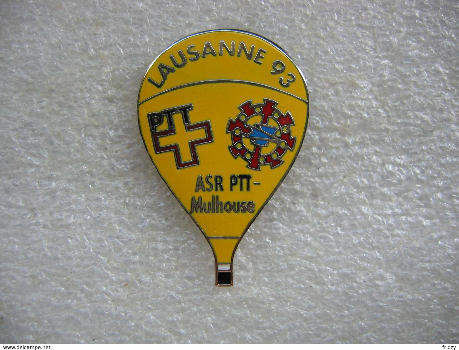 Pin's Mongolfière De La Poste Suisse Et Francaise (Lausanne Et Mulhouse) - Montgolfières