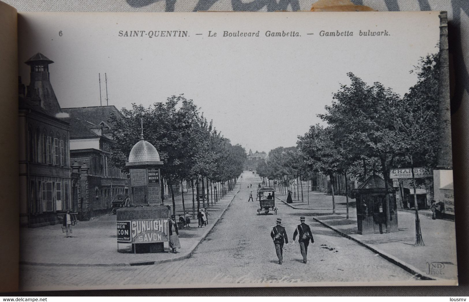 02 : Saint-Quentin - Carnet Complet De 24 CPA - La Plupart Sont Animées - Place De La Gare - Caserne - Rue D'Isle - Etc. - Saint Quentin