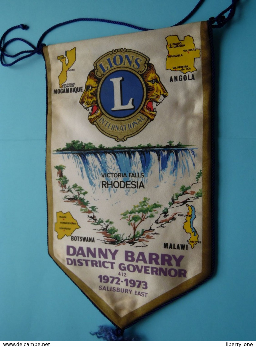 DANNY BARRY District Governor 1972-73 Salisbury East > LIONS International ( Ancien / Old > FANION > Wimpel > Pennant ) - Andere & Zonder Classificatie