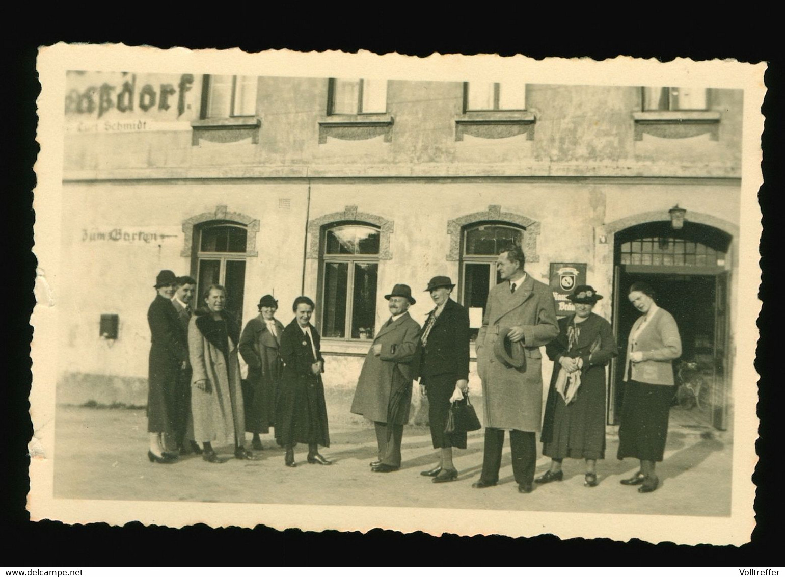 Orig. Foto 1937 Feine Herrschaften Vor Gaststätte Gut Graßdorf Bei Taucha / Leipzig Inh. C. Schmidt Größe Ca. 9 X 6 Cm - Taucha