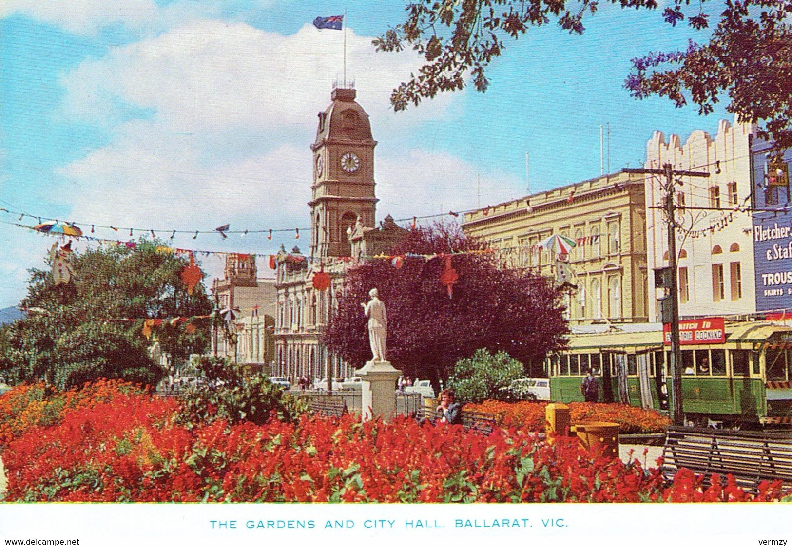 BALLARAT : The Gardens And City Hall - Ballarat