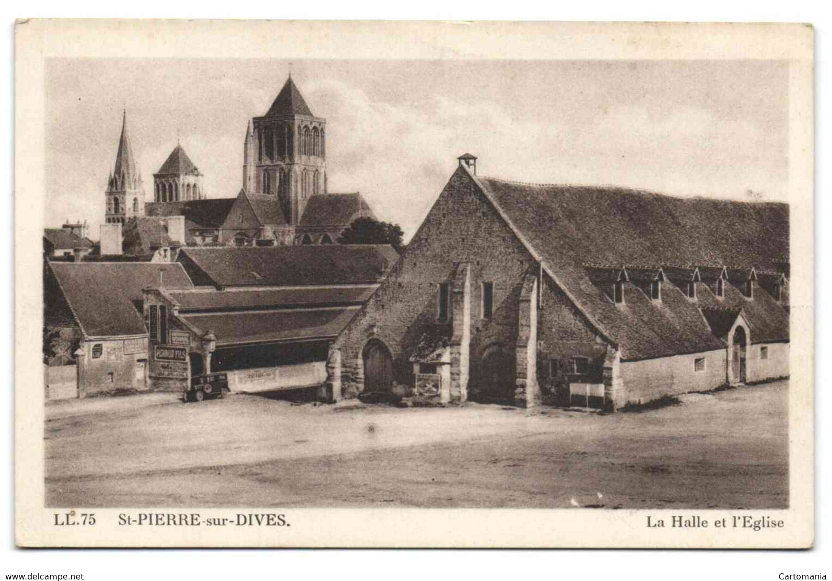 St-Pierre-sur-Dives - La Halle Et L'Eglise - Altri & Non Classificati