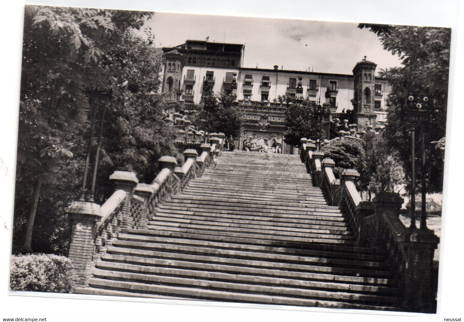 Tarjeta Postal  Teruel. Vista Parcial De La Escalinata. - Teruel