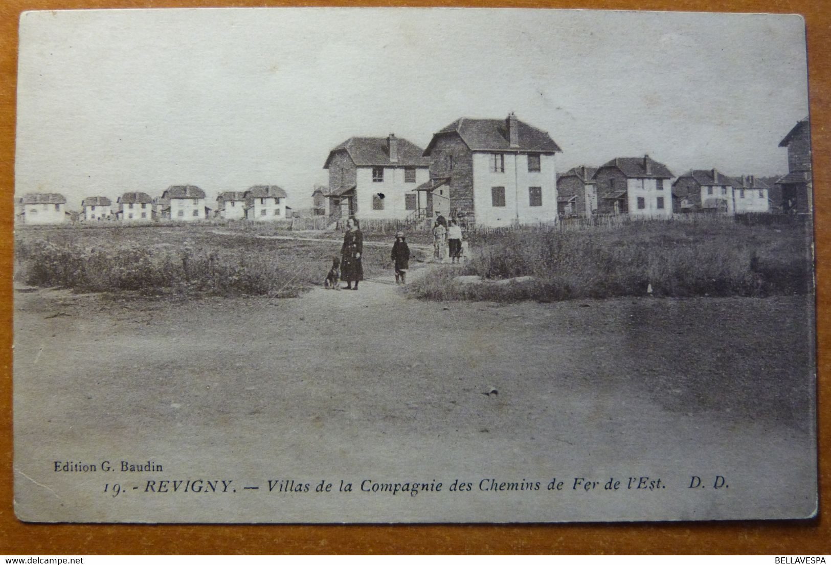 Revigny Sur Ornain. Villas De La Compagny Des Chemins De Fer De L'Est. N°19 - Revigny Sur Ornain