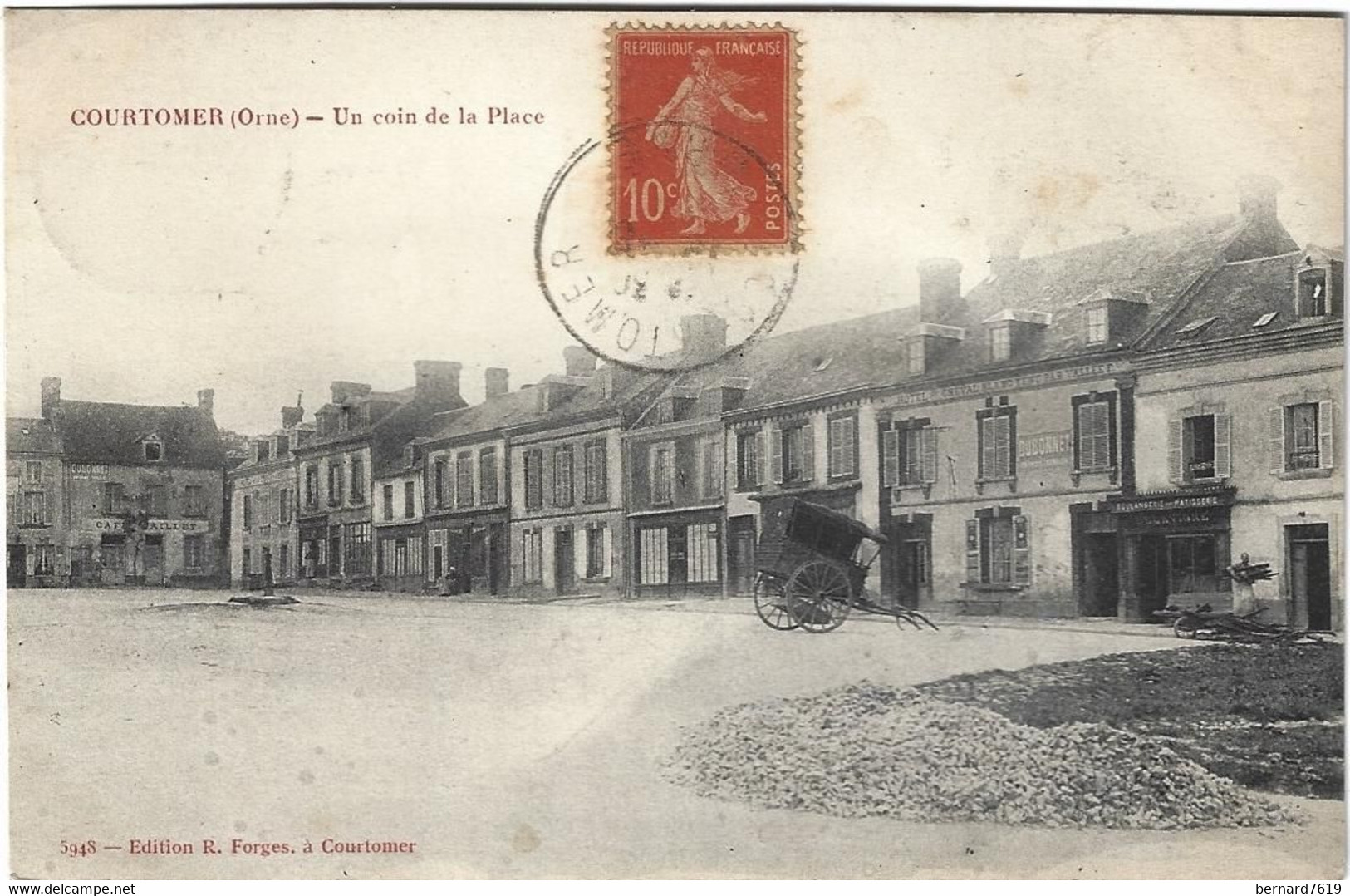 61   Courtomer    -   Un Coin De La Place - Courtomer