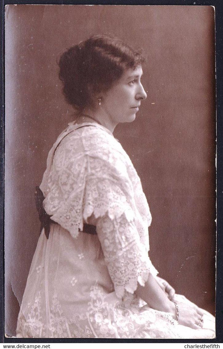 VIEILLE PHOTO MONTEE - TRES JOLIE DAME AVEC DENTELLES - LADY LACE  - MODE - FORMAT CPA - Alte (vor 1900)