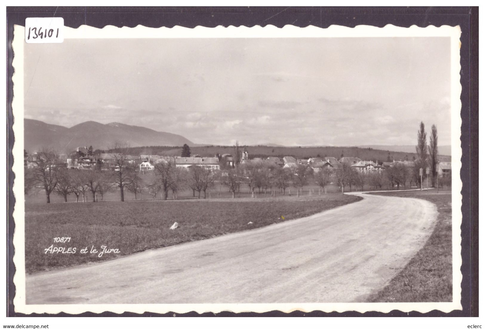 DISTRICT D'AUBONNE - APPLES - TB - Apples