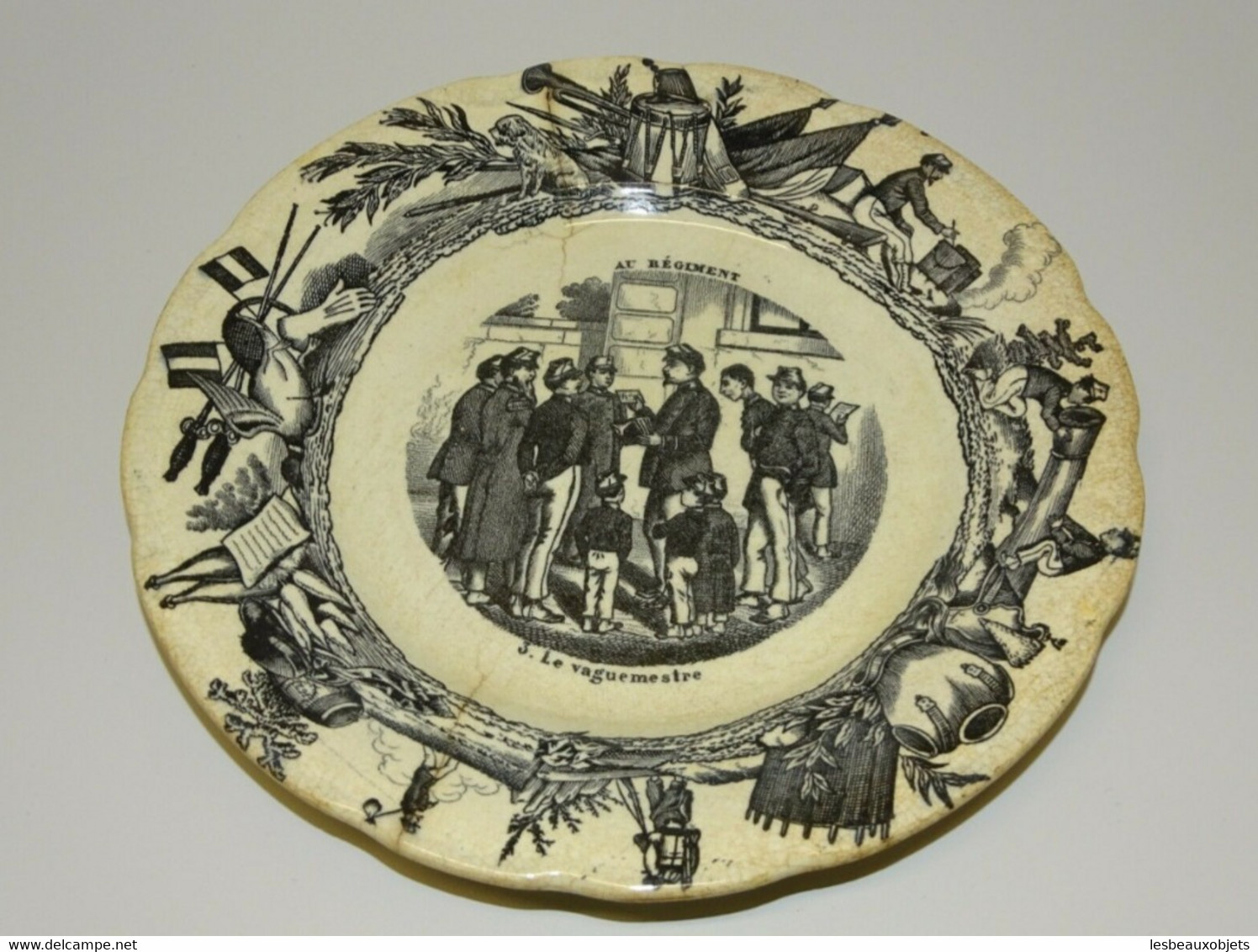 ASSIETTE CERAMIQUE PARLANTE CHOISY LE ROI AU REGIMENT le VAGUEMESTRE collection