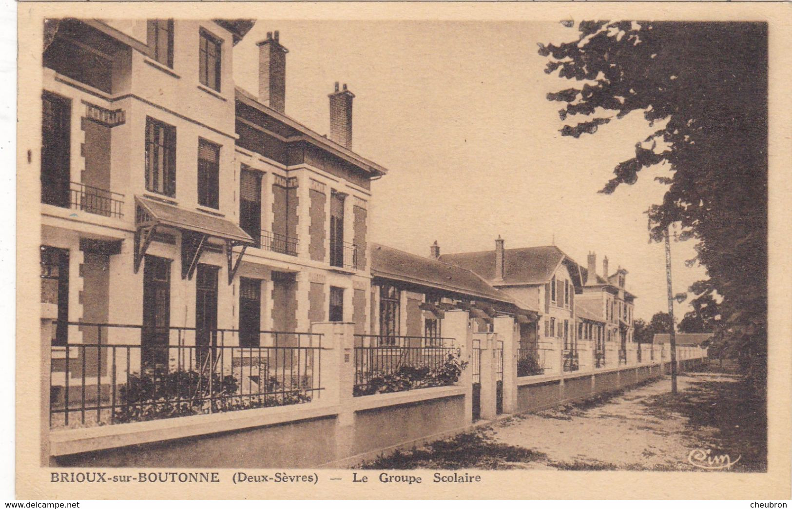 79. BRIOUX SUR BOUTONNE.CPA SEPIA. LE GROUPE SCOLAIRE - Brioux Sur Boutonne