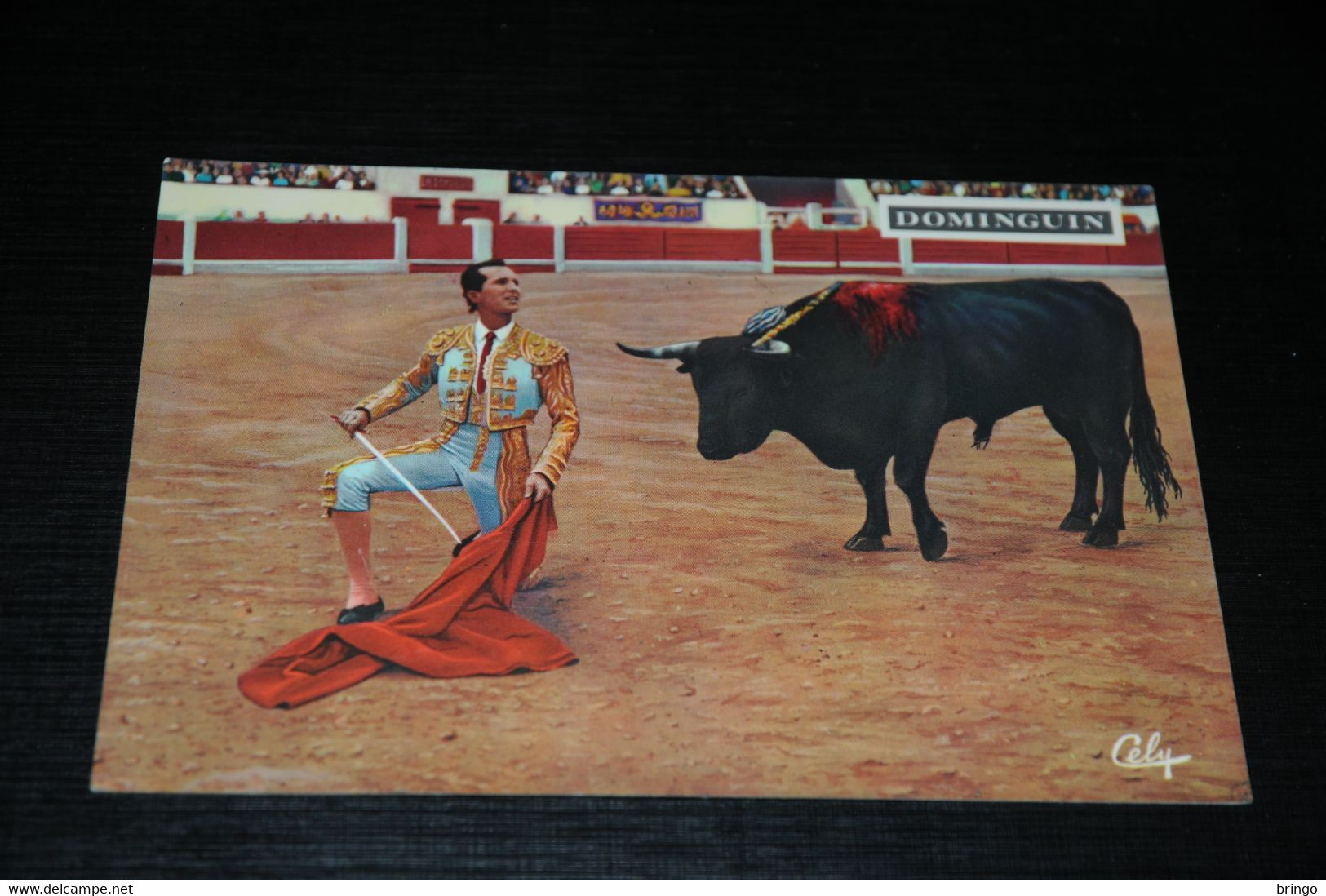 31773-            CORRIDA, UN DEPLANTE DE LOUIS MIGUEL DOMINGUIN / DIEREN / ANIMALS / TIERE / ANIMAUX / ANIMALES - Bull